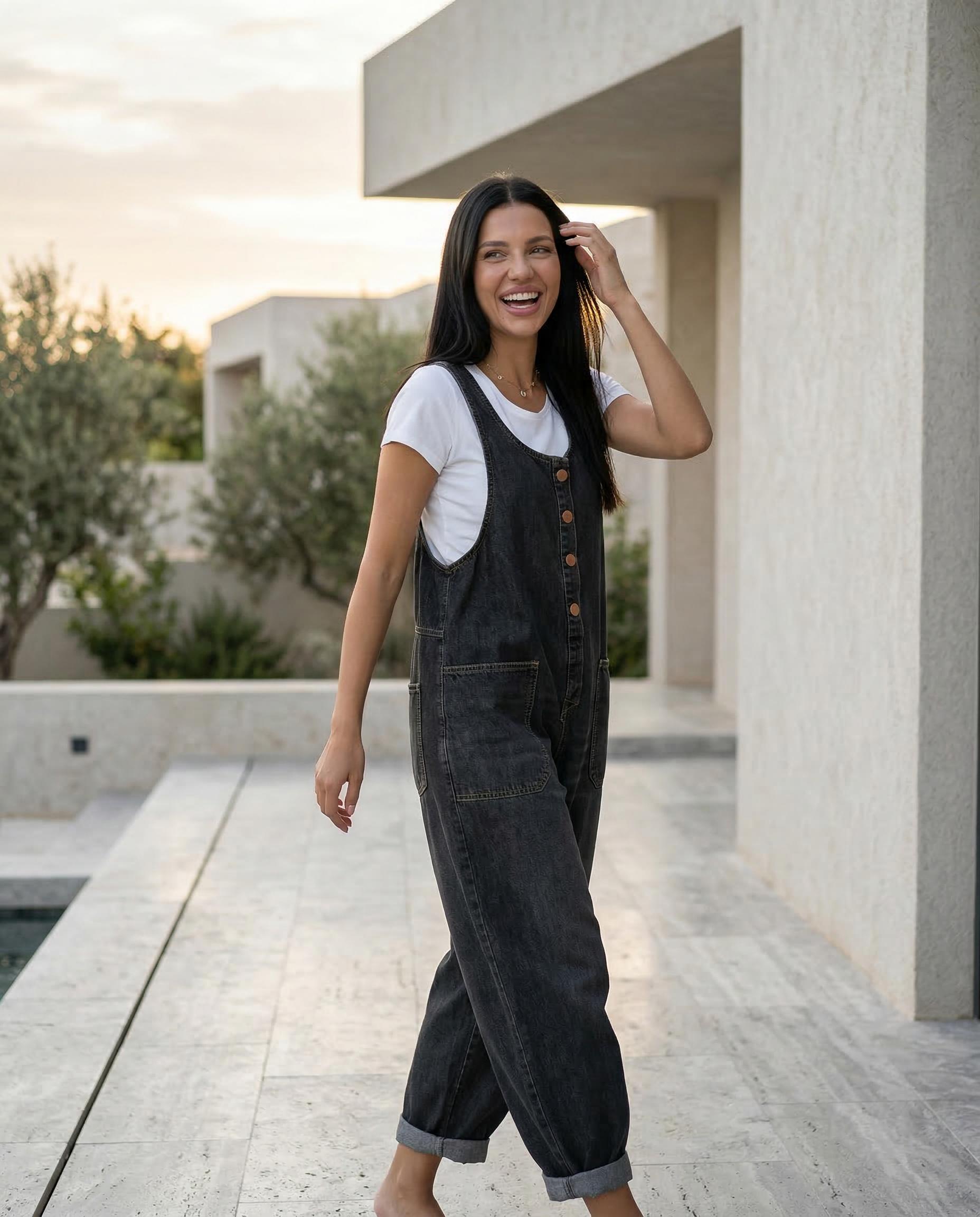 Casual denim jumpsuit voor vrouwen met knoopdetail en opgestikte zakken. 12