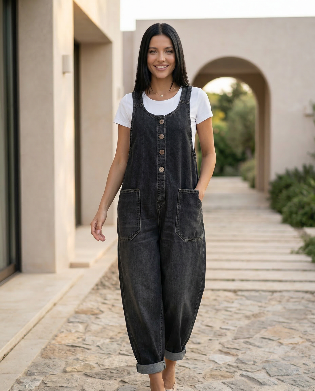Casual denim jumpsuit voor vrouwen met knoopdetail en opgestikte zakken. 13