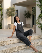 Casual denim jumpsuit voor vrouwen met knoopdetail en opgestikte zakken. 14