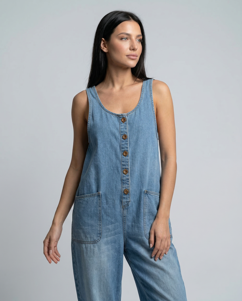 Casual denim jumpsuit voor vrouwen met knoopdetail en opgestikte zakken. 19
