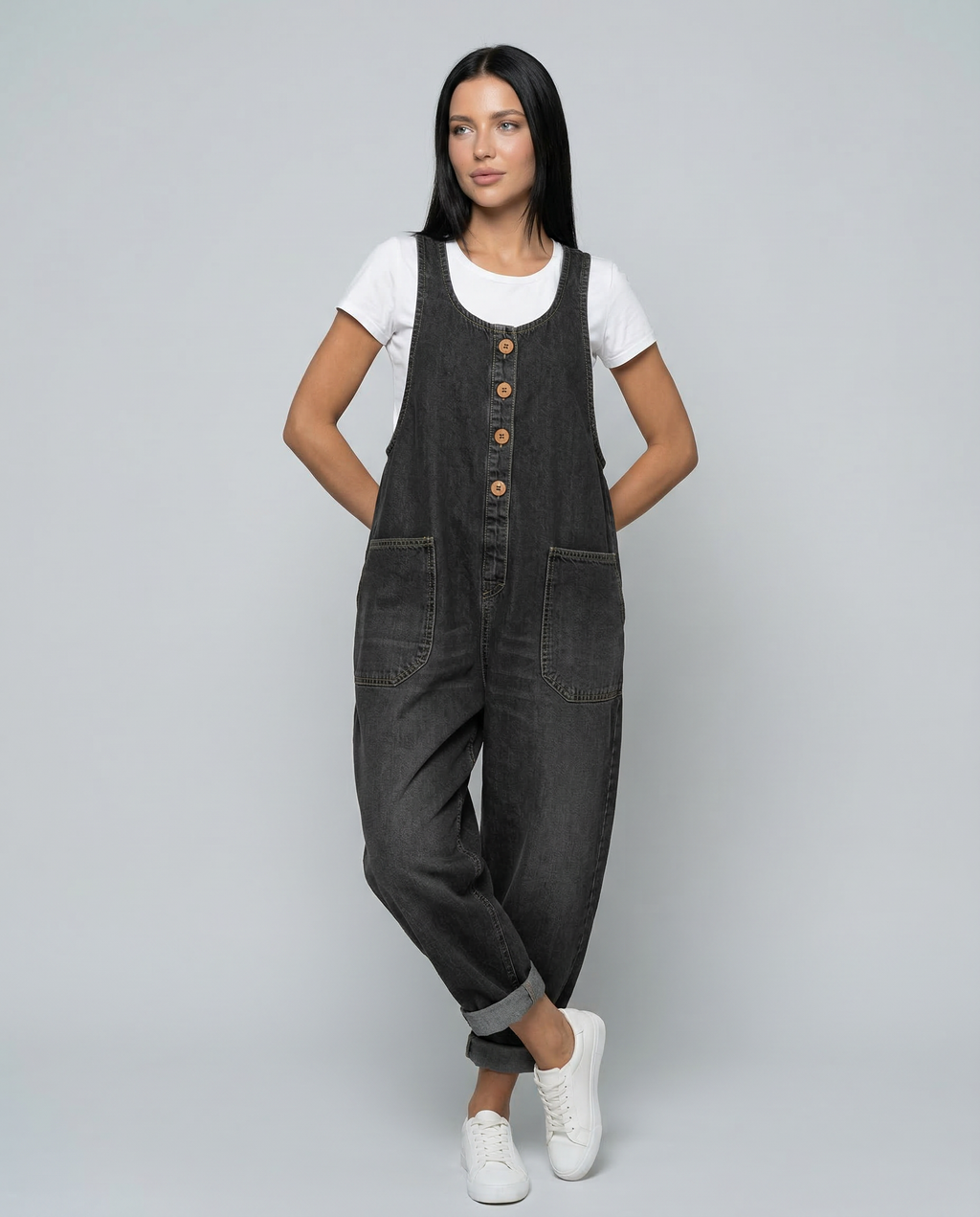 Casual denim jumpsuit voor vrouwen met knoopdetail en opgestikte zakken. 9