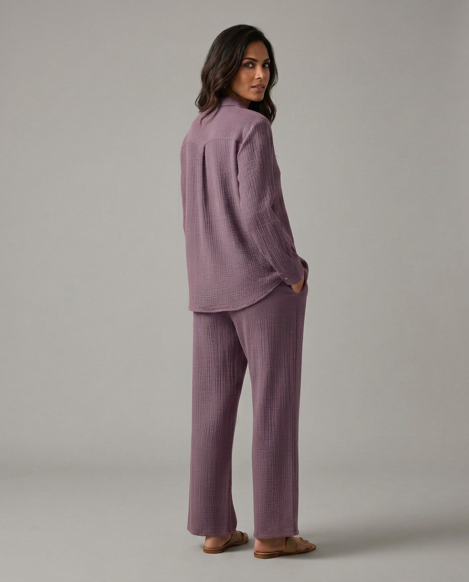 Twee-delig set met brede broek en knoopsluiting shirt voor vrouwen. 10