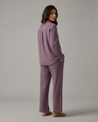 Twee-delig set met brede broek en knoopsluiting shirt voor vrouwen. 10