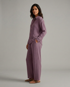 Twee-delig set met brede broek en knoopsluiting shirt voor vrouwen. 12