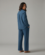 Twee-delig set met brede broek en knoopsluiting shirt voor vrouwen. 2
