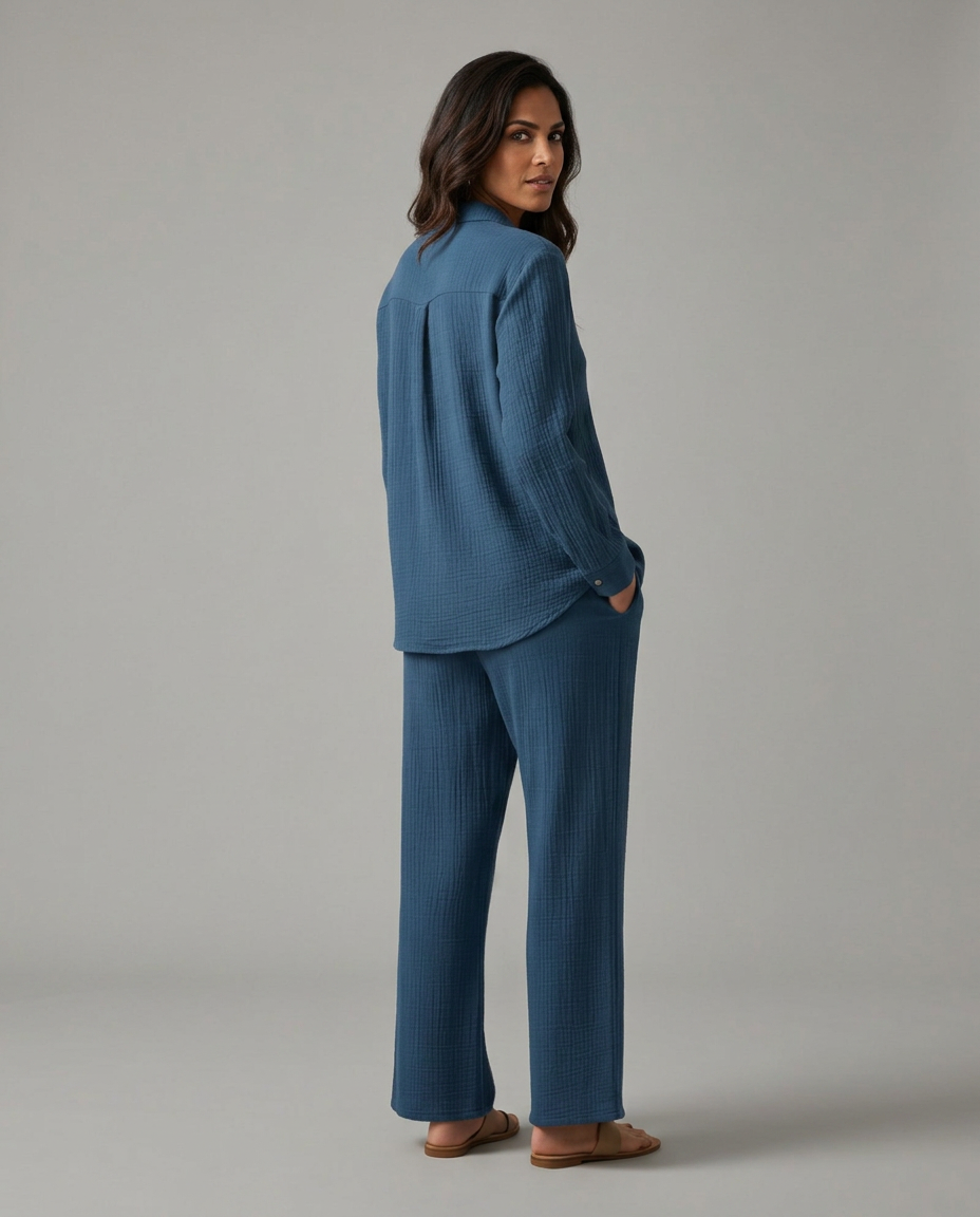 Twee-delig set met brede broek en knoopsluiting shirt voor vrouwen. 2