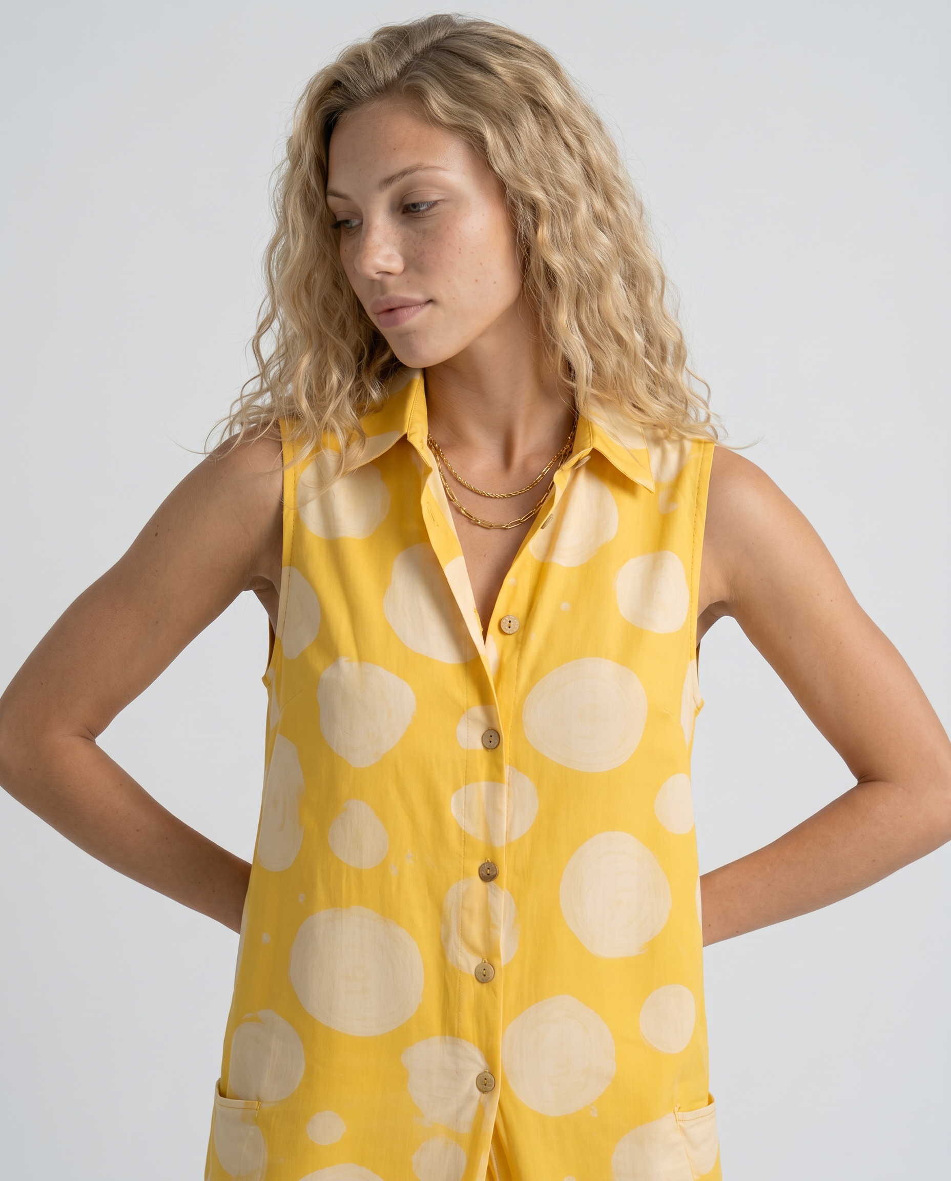 Stijlvolle mouwloze jumpsuit met stippenprint voor vrouwen. 2