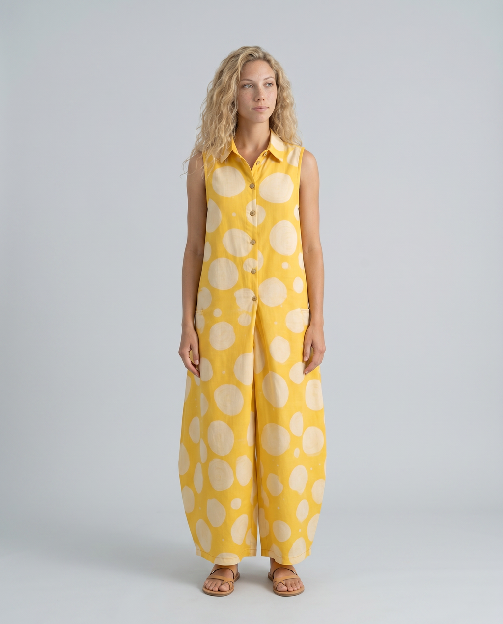Stijlvolle mouwloze jumpsuit met stippenprint voor vrouwen. 3