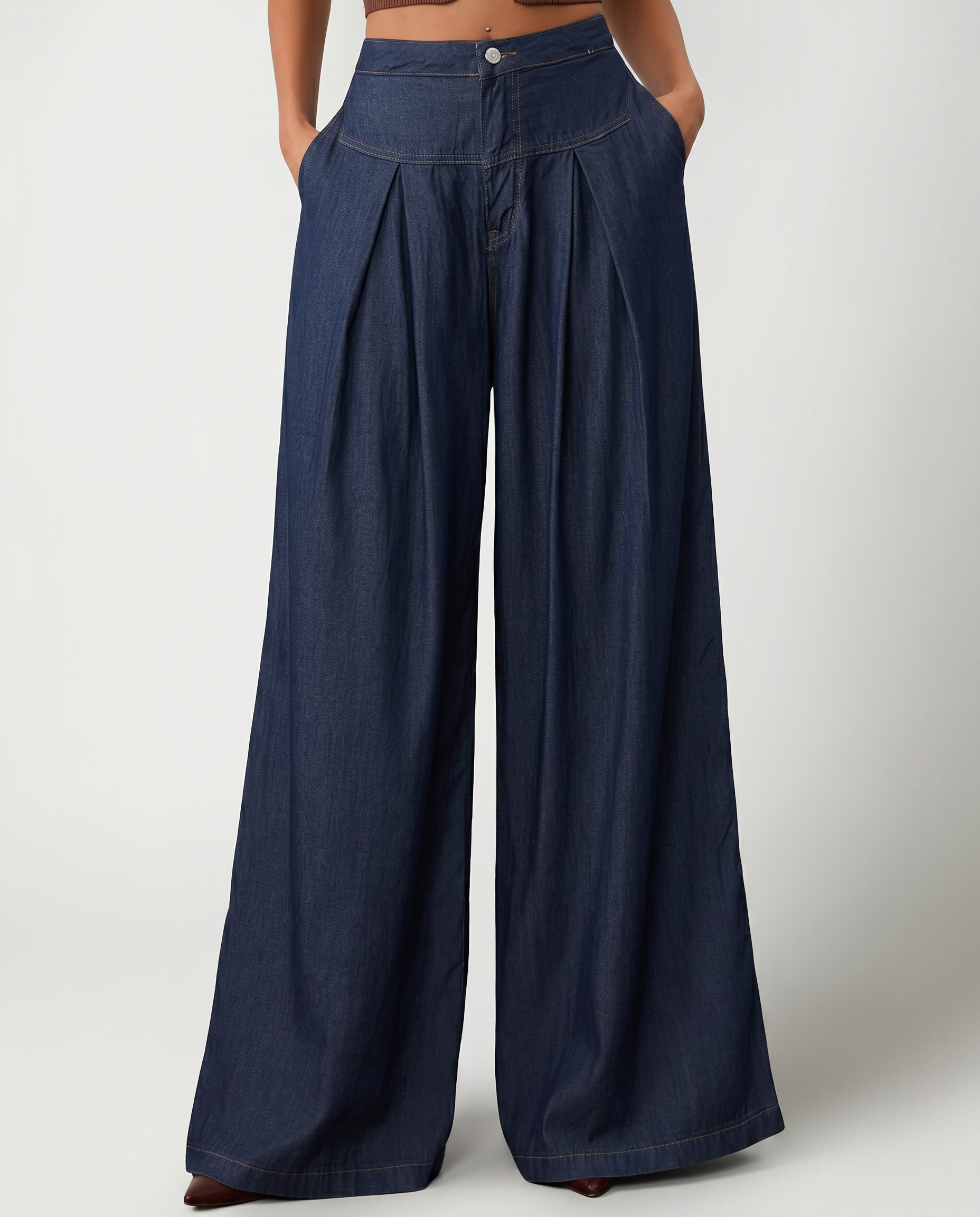 Stijlvolle Bessie wijde jeans met voorclosure in marineblauw.