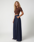 Stijlvolle Bessie wijde jeans met voorclosure in marineblauw. 6