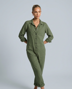 Stijlvolle lange mouwen jumpsuit met knopen aan de voorkant voor dames.