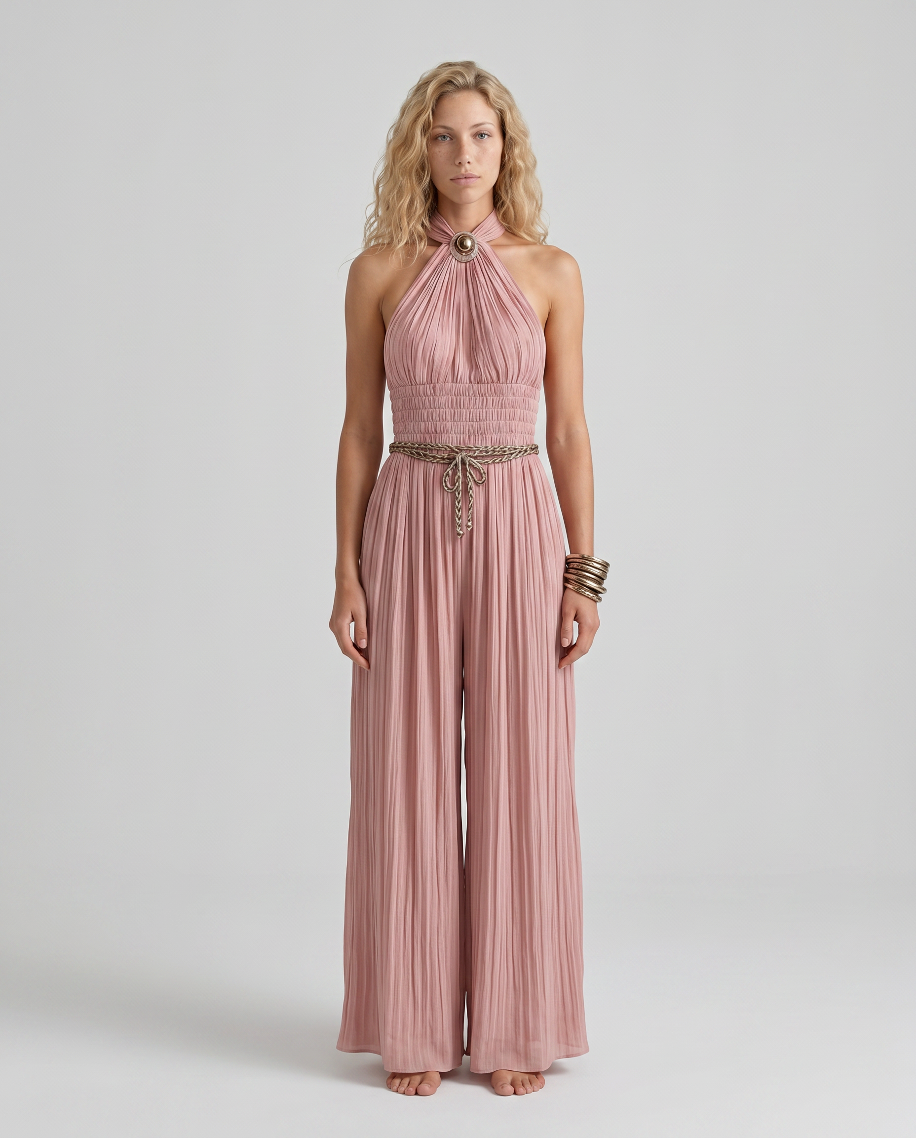 Elegante geplooide halter nek jumpsuit voor dames in roze.