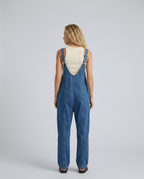 Colleen denim jumpsuit met praktische zakken en verstelbare schouderbanden. 2