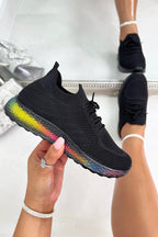 Comfort Stretch Neon Flow Trainers in zwart met neon details. 2