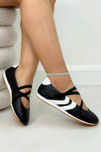 Comfortabele Mary Jane trainers in zwart met asymmetrische strap.