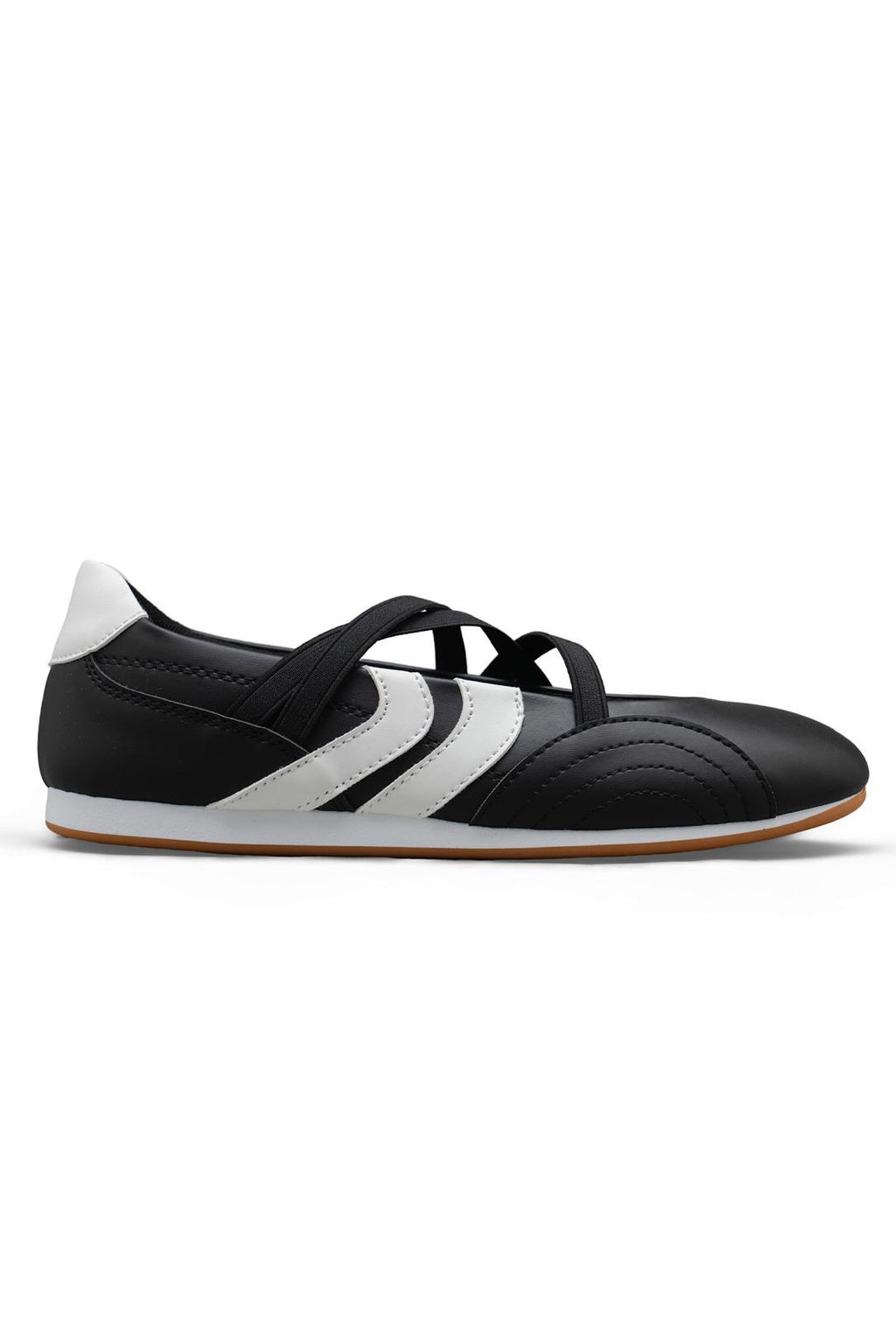 Comfortabele Mary Jane trainers in zwart met asymmetrische strap. 4