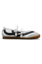 Comfortabele Mary Jane Eclipse Strap Trainers in wit met criss-cross banden en metalen gespen. 4
