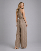 Elegante hoge hals jumpsuit met brede benen in bruin. 2