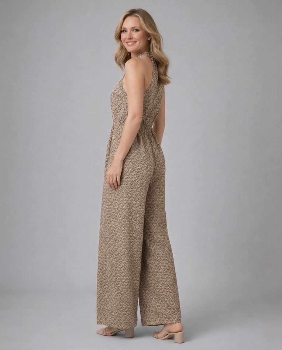 Elegante hoge hals jumpsuit met brede benen in bruin. 3
