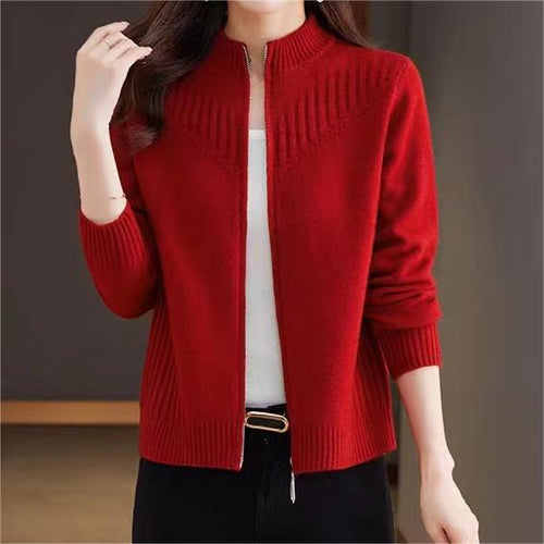 Dames cardigan met hoogstaande kraag en fijne strick in verschillende kleuren.