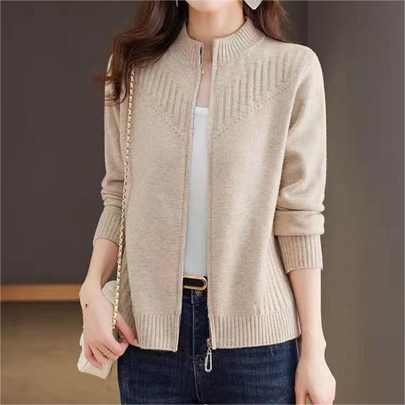 Dames cardigan met hoogstaande kraag en fijne strick in verschillende kleuren. 2