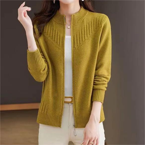Dames cardigan met hoogstaande kraag en fijne strick in verschillende kleuren. 3