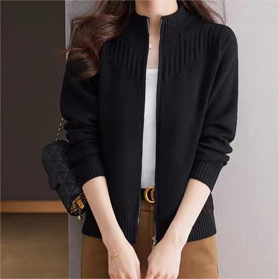 Dames cardigan met hoogstaande kraag en fijne strick in verschillende kleuren. 5
