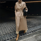 Stijlvolle dames lange trenchcoat met tailleband en hoge kraag