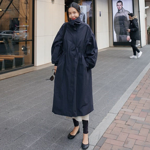 Stijlvol oversized damesjas met ballonmouwen en trekkoord taille.