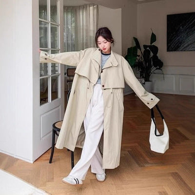 Dames oversized trenchcoat met cape rug en taillekoord in beige-apricot 2