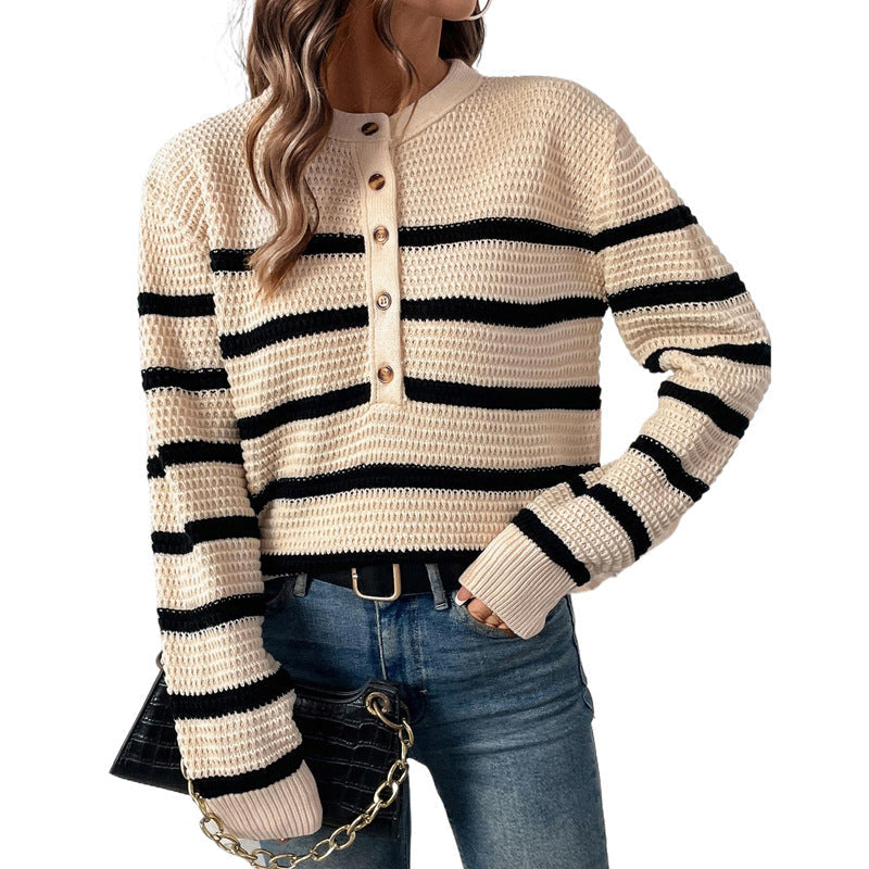 Comfortabele gestreepte damespullover met knoopsluiting in crème kleur. 5