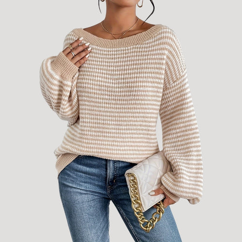 Elegante dames pullover in strepen met U-boot uitsnijding, gemaakt van zacht breiwerk.