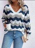 Elegante damespullover met golvenpatroon in blauw.