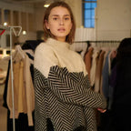 Dames rollkragenpullover met visgraatpatroon in stijlvol ontwerp. 2