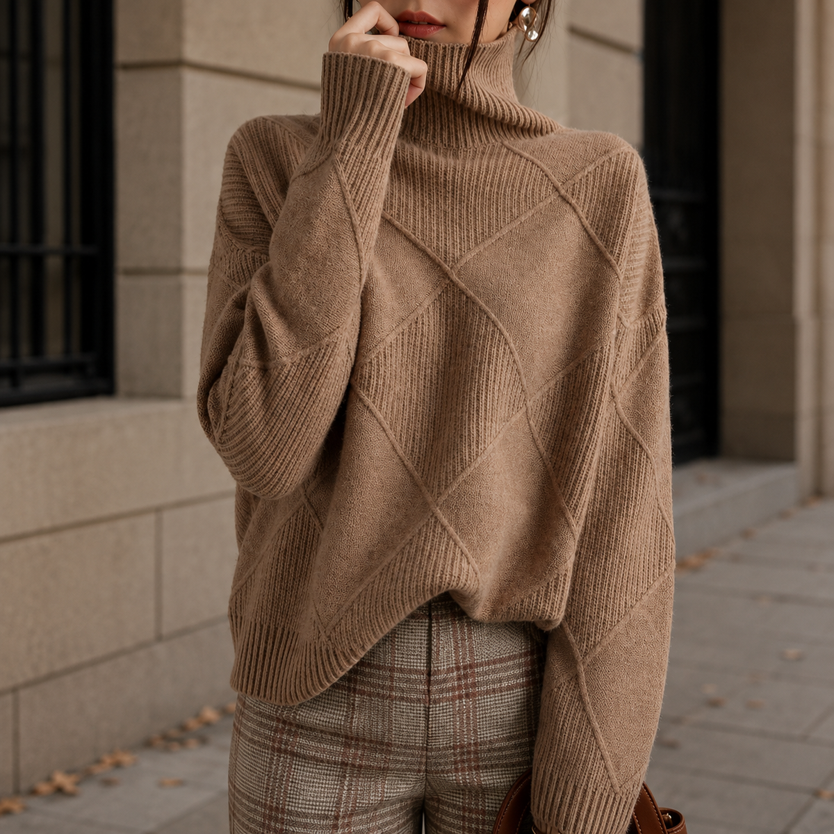 Dames rollkragenpullover uit zachte Siracusa-Diamantstrik, comfortabel en stijlvol. 2