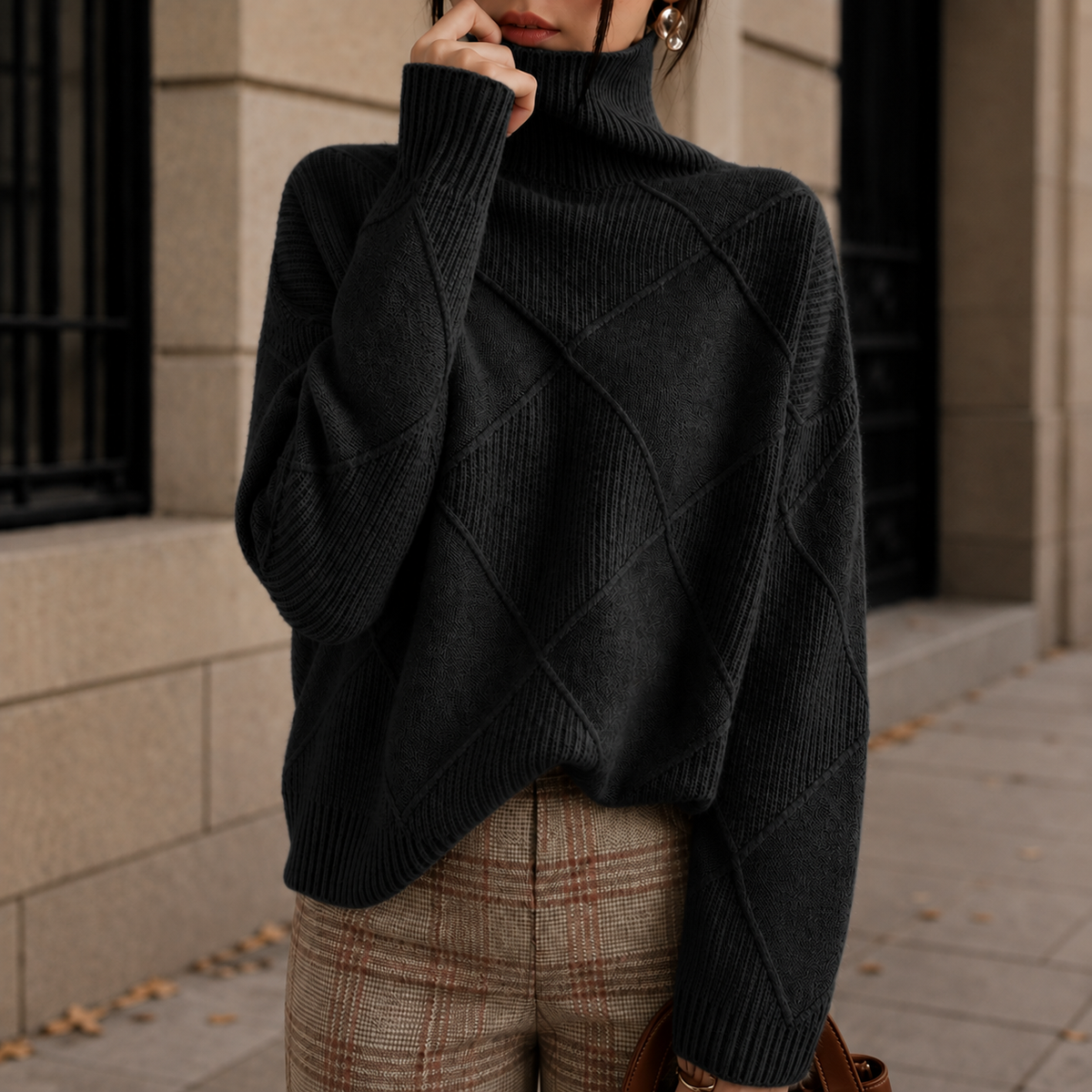 Dames rollkragenpullover uit zachte Siracusa-Diamantstrik, comfortabel en stijlvol. 4