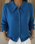 Elegante dames strickjacke met een breed kraag in blauw.