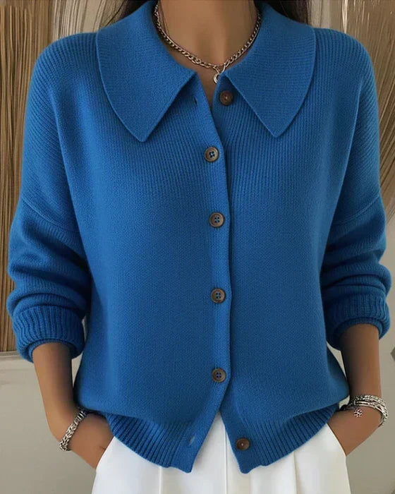 Elegante dames strickjacke met een breed kraag in blauw.