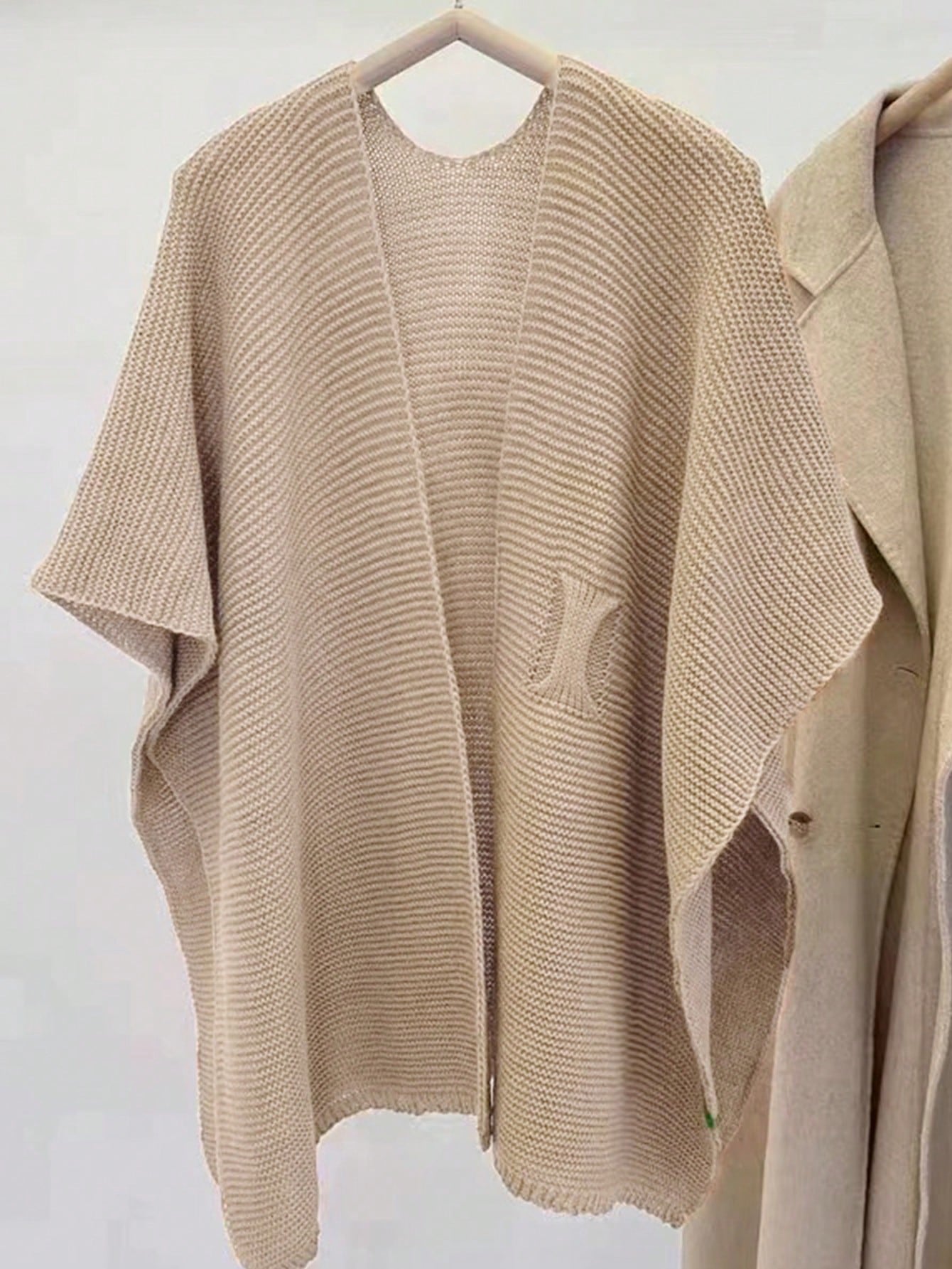 Dames strickjacke met klein V-hals in Caqui kleur 4