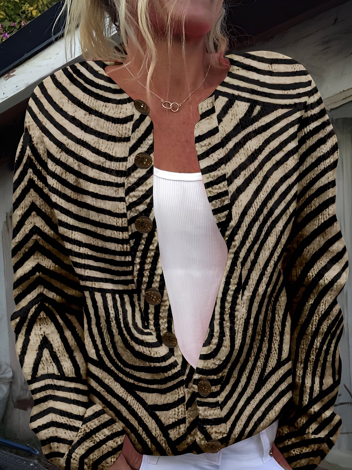 Elegante dames strickjacke met knoppen in lichtgewicht strick. 3