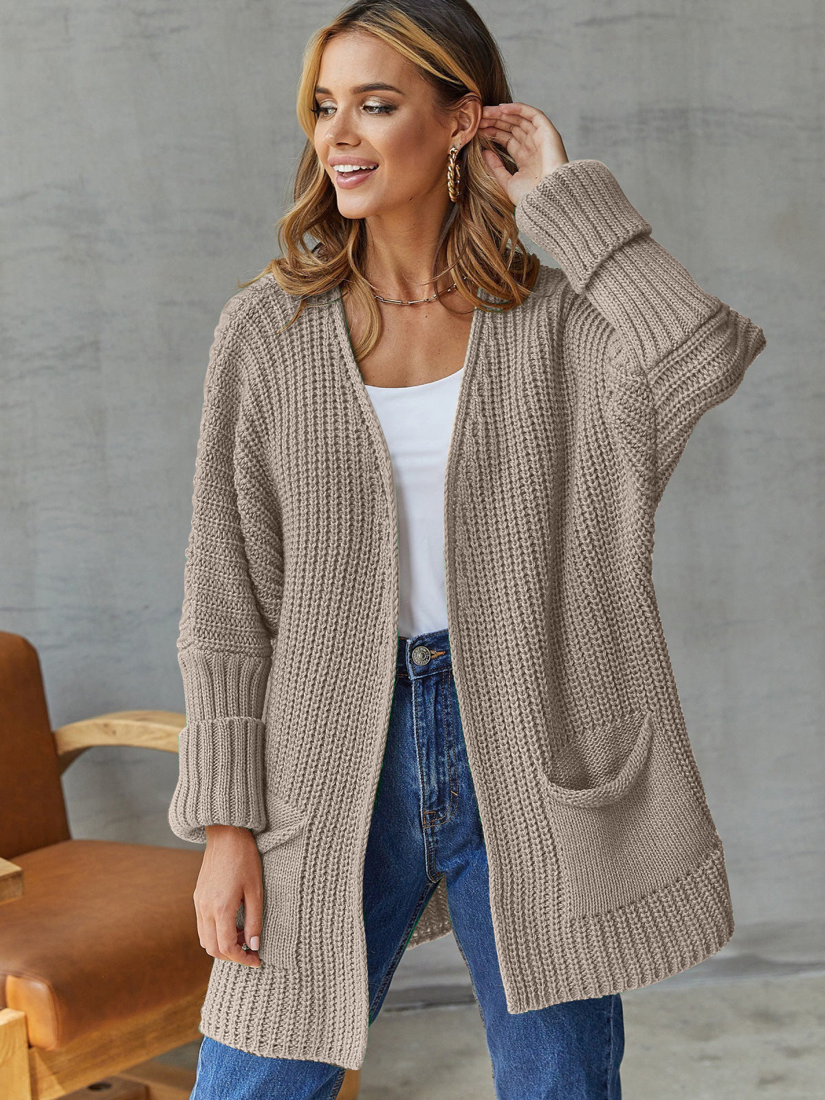 Dames strickjacke met praktische zakken in verschillende kleuren. 3