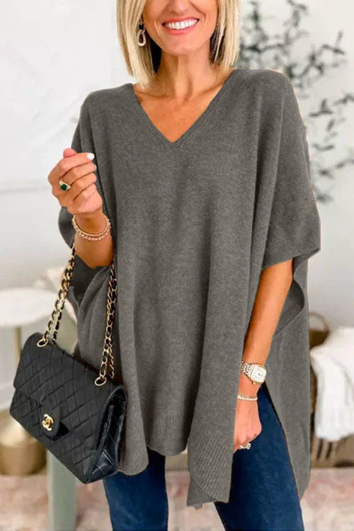 Dames strickponcho met V-hals in verschillende kleuren.