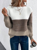Dames strickpullover met staande kraag in warm breiwerk.