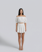 Elegante twee-delige mini jurk set met off-shoulder top en gelaagde rok. 2