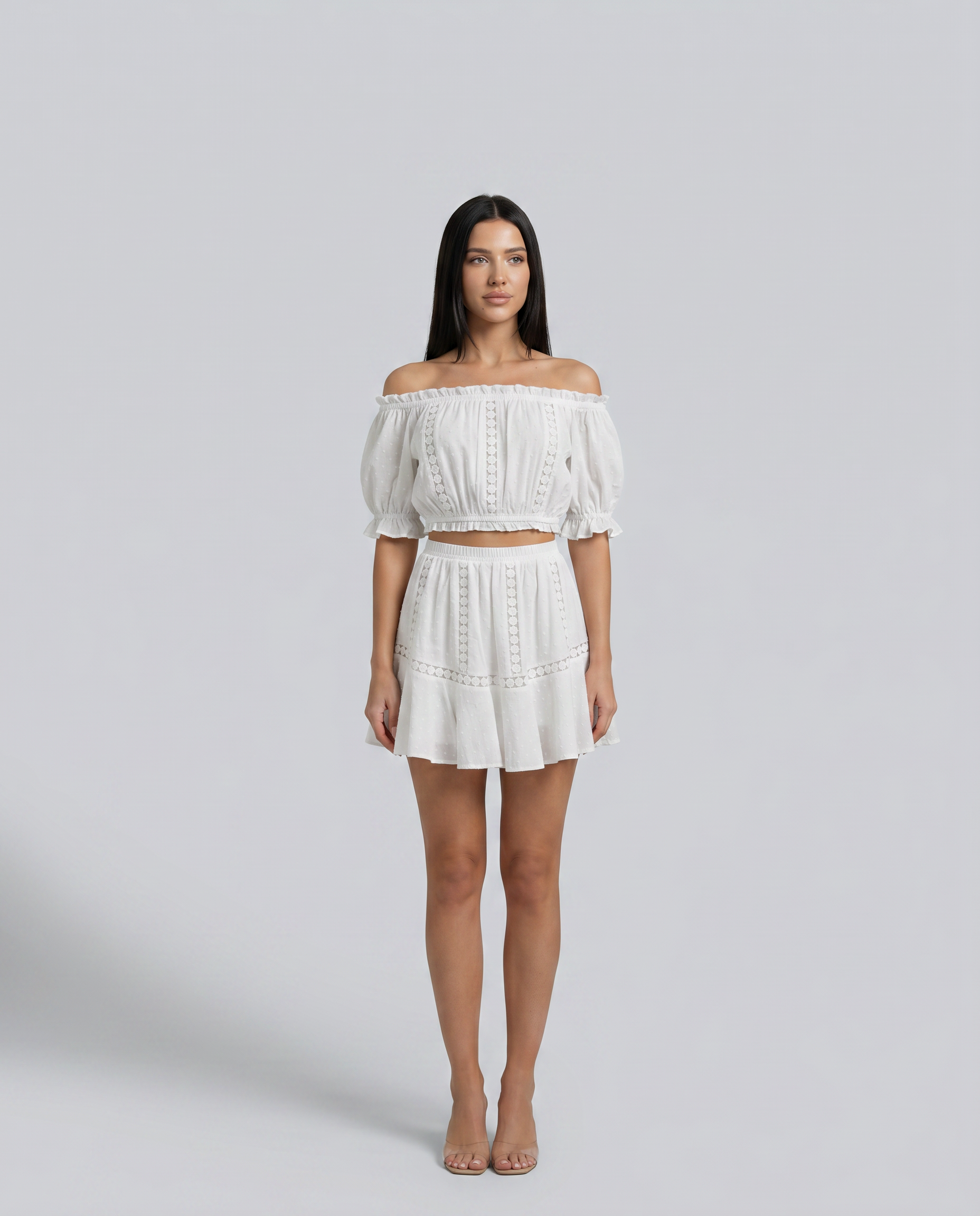 Elegante twee-delige mini jurk set met off-shoulder top en gelaagde rok. 2