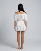 Elegante twee-delige mini jurk set met off-shoulder top en gelaagde rok. 3