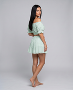 Elegante twee-delige mini jurk set met off-shoulder top en gelaagde rok. 8