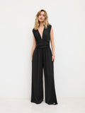 Eleanor jumpsuit met V-hals en wijde pijpen in verschillende kleuren.