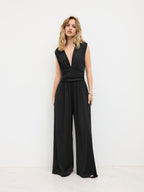 Eleanor jumpsuit met V-hals en wijde pijpen in verschillende kleuren.