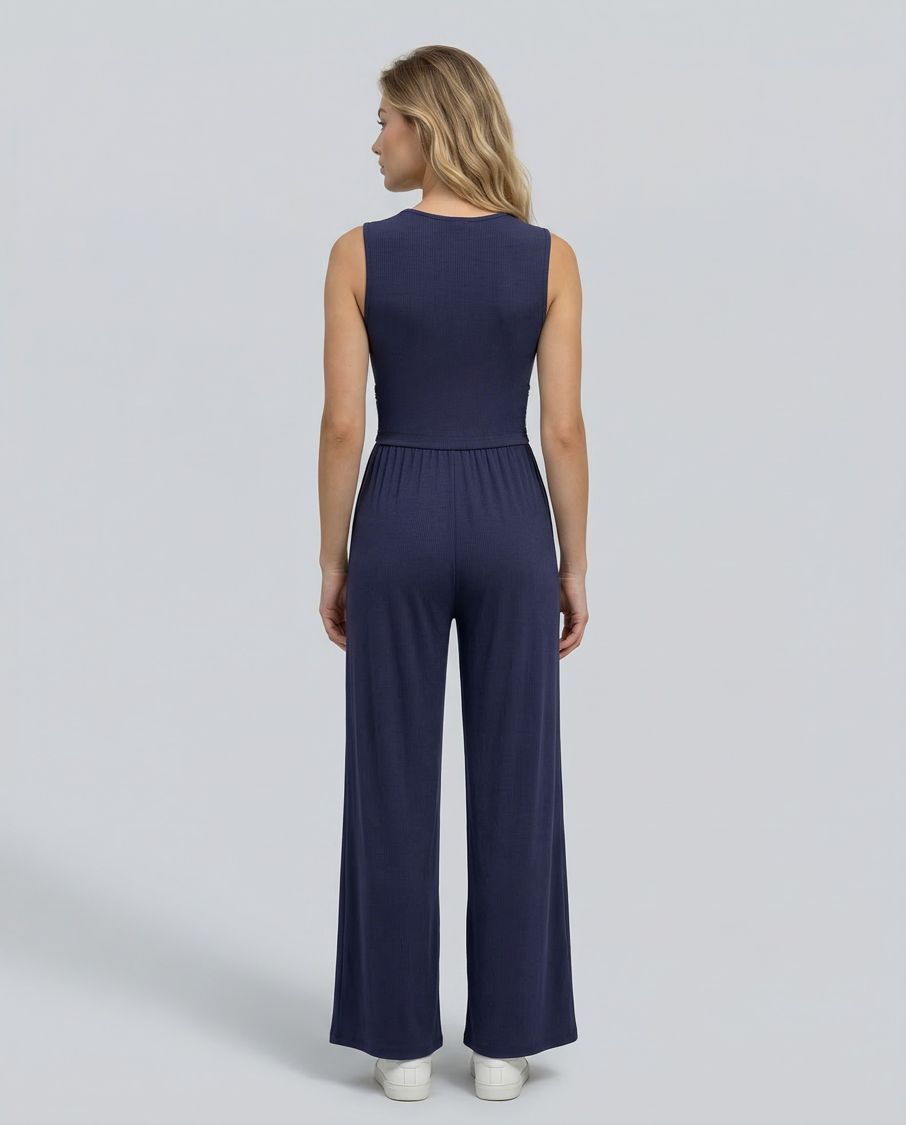 Eleanor jumpsuit met V-hals en wijde pijpen in verschillende kleuren. 16